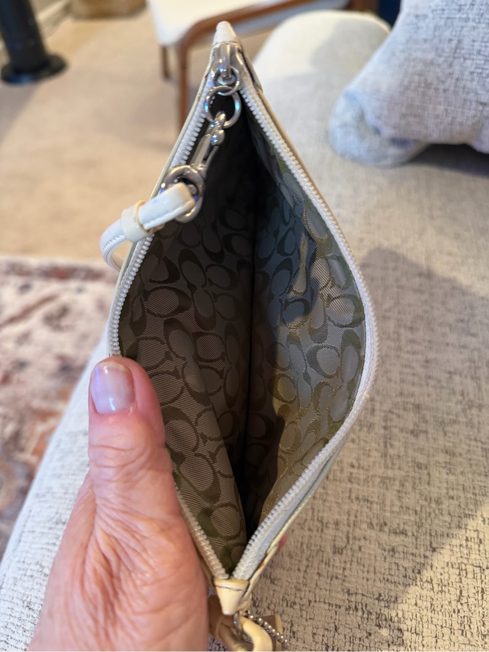 Coach Vintage Rare Cream Patent Leather Wristlet/Mini Purse 8.5x4.5 - Picture 6 of 11